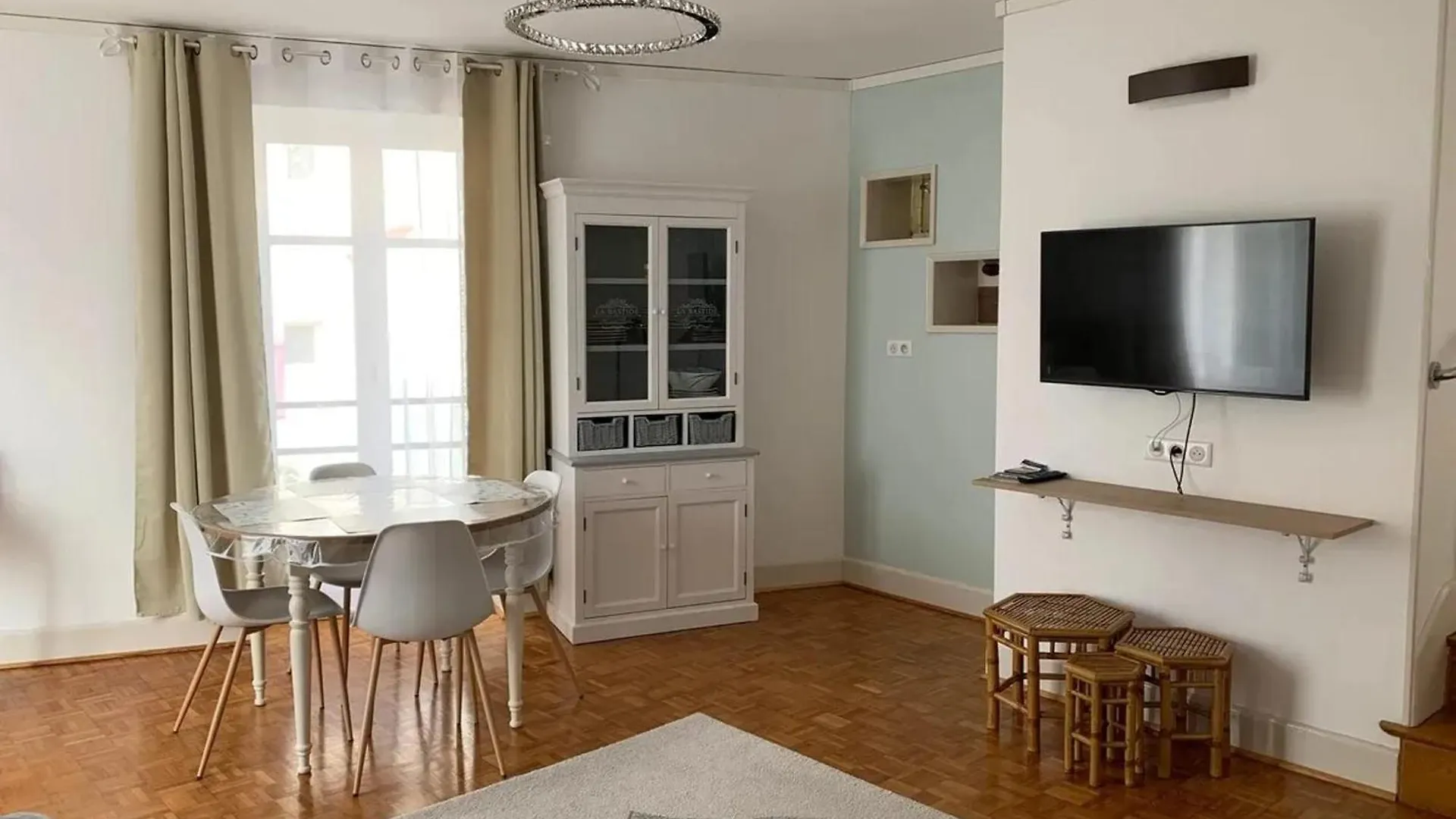 Appartement Confortable A Neris-Les-Bains Avec Parking Gratuit Apartment